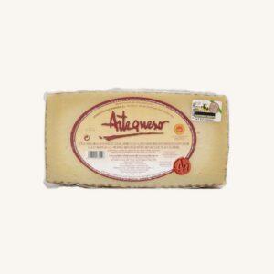 Ambachtelijk gerijpte Manchego schapenkaas DOP, half wiel