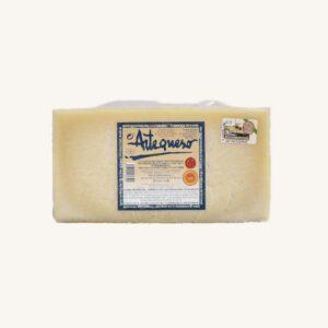 Ambachtelijke Manchego halfgedroogde schapenkaas DOP, half wiel