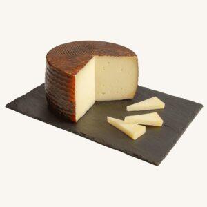 Manchego, een oude, gerijpte schapenkaas DOP, wielkaas