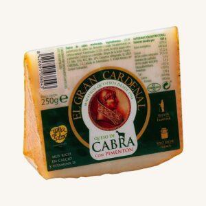 Geitenkaas gerijpt met paprika, wigvormig