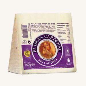 Lactosevrije gerijpte kaas van gemengde melk, in de vorm van een wig.