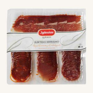 Serrano-assortiment met ham (jamón), chorizo, salchichón en lomo (lendestuk), voorgesneden