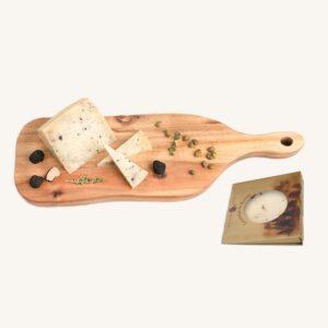Ambachtelijk gerijpte schapenkaas met truffel, punt