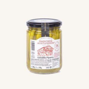 Guindilla Piparra (groene chilipepers) in azijn, uit Navarra, in een potje.