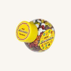 Mini Lacasitos, kleine gekleurde chocoladedragees, ideaal voor taarten en desserts, in een klein potje.