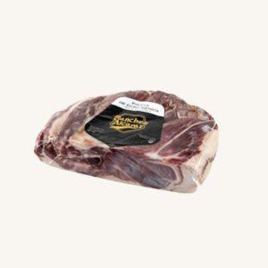 Ibérico (50%) de cebo schouderham (paleta), white label, uit Salamanca of Extremadura, halfstuk