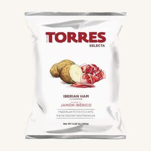 Premium aardappelchips met Iberische hamsmaak uit Catalonië, in een zak.