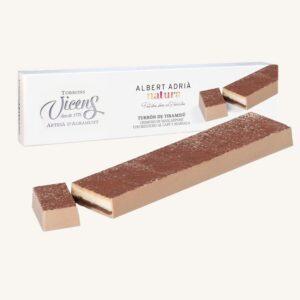 Torrons Vicens Tiramisu noga - Albert Adrià natura (turrón / torró de tiramisú), kistje