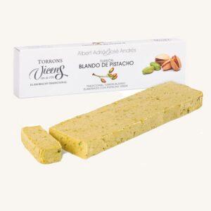 Torrons Vicens Zachtgroene pistache-nougat (turrón / torró blando de pistacho), door chef-koks Albert Adrià & José Andrés Vicens, kist
