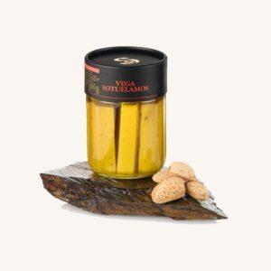 Gedroogde schapenkaas in olijfolie, in een potje